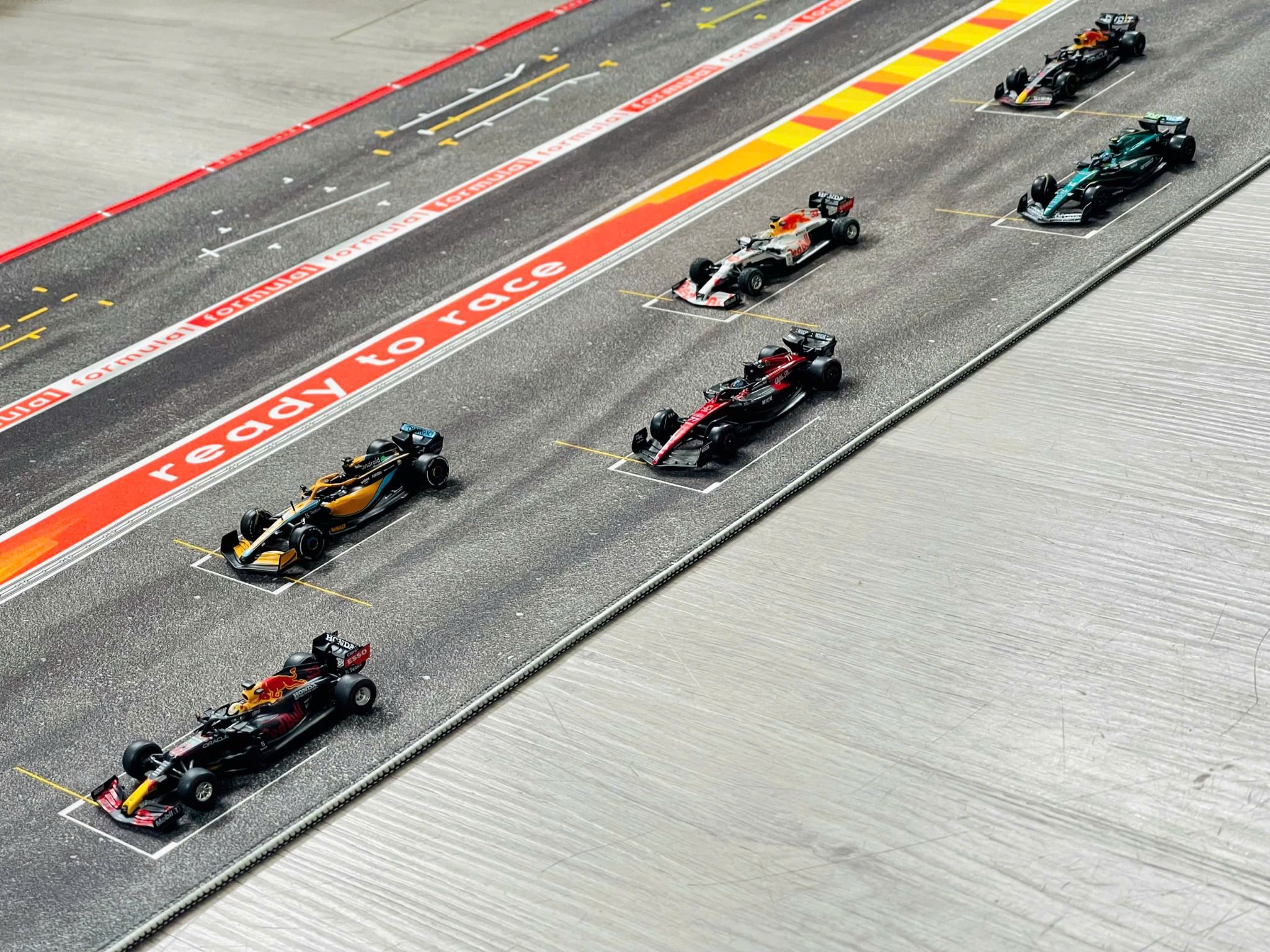  Phụ kiện thảm sa bàn chống trượt mô phỏng diorama đường đua F1 kích thước 90x40 cho mô hình xe 1:64 Autono1 PT031 