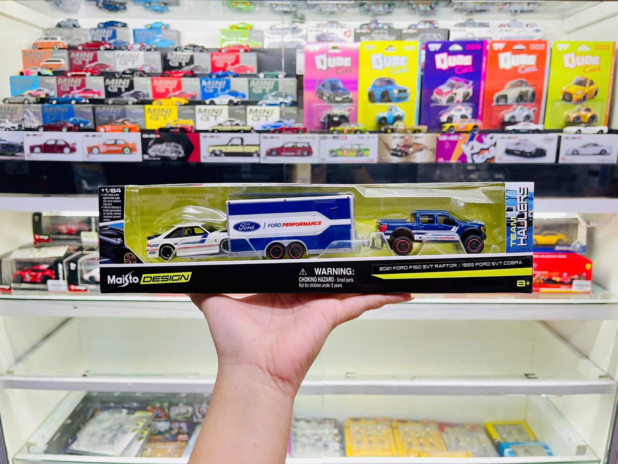  Mô hình xe đầu kéo pickup trailer Ford F150 SVT Raptor 2021/Ford SVT Cobra 1993 tỉ lệ 1:64 Maisto Design 11404 