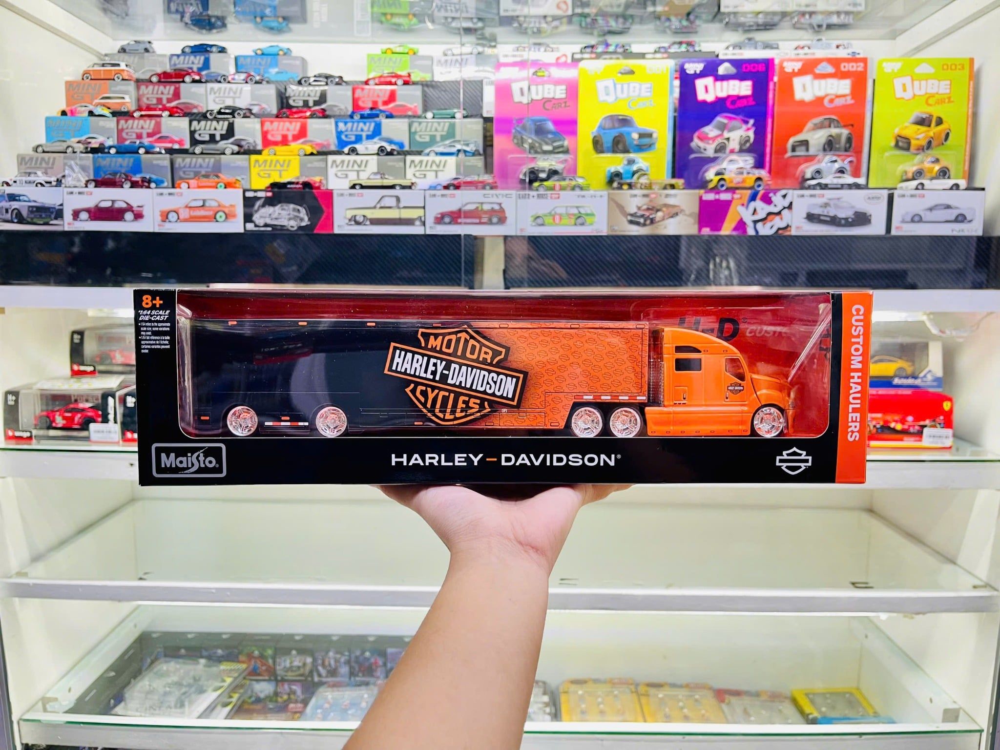  Mô hình xe container Harley Davidson orange Delivery Truck - Design Custom Haulers 35x4.5x6.5cm tỉ lệ 1:64 Maisto 11516 