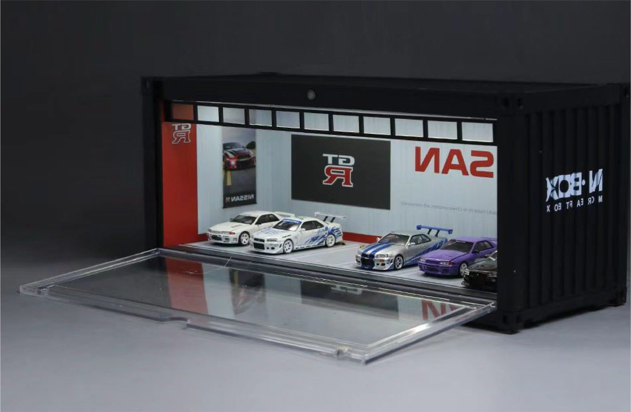  Hộp trưng bày container mô phỏng garage Nissan 30cm × 12.5cm × 13cm tỉ lệ 1:64 MoreArt MB400314 