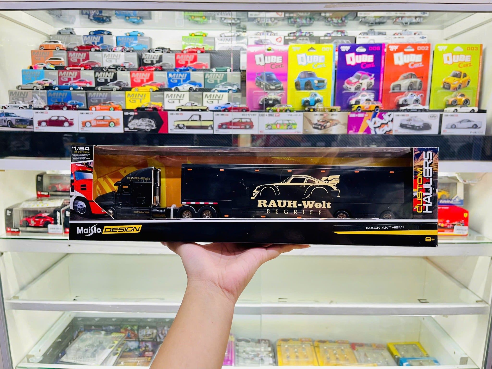  Mô hình xe container Black Mack Anthem RWB Delivery Truck - Design Custom Haulers 35x4.5x6.5cm tỉ lệ 1:64 Maisto 12418 