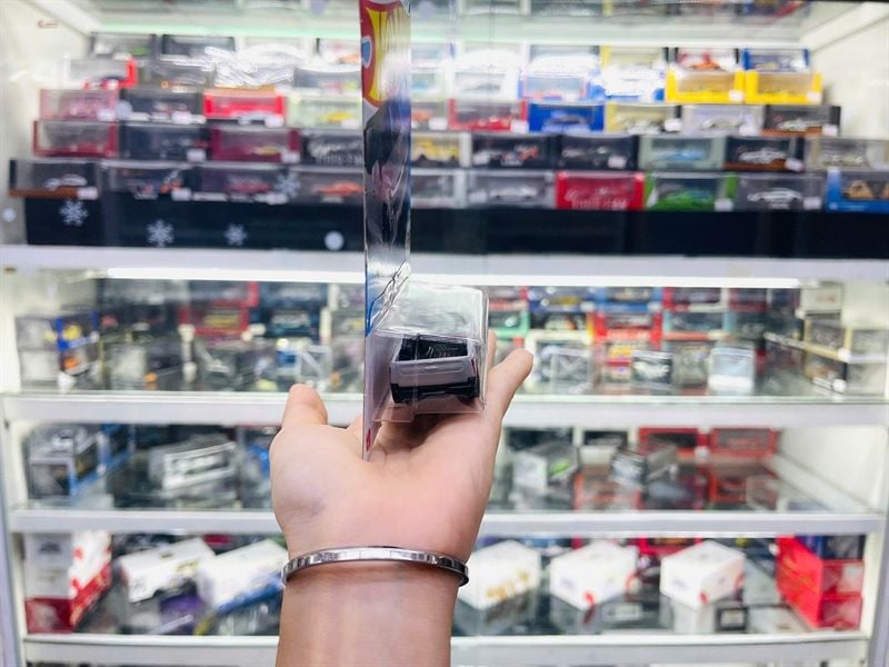  Mô hình xe tải Chevrolet Chevy sivlerado EV RST Hotwheels kim loại có bản quyền chính hãng tỉ lệ 1:64 C4982-CV 