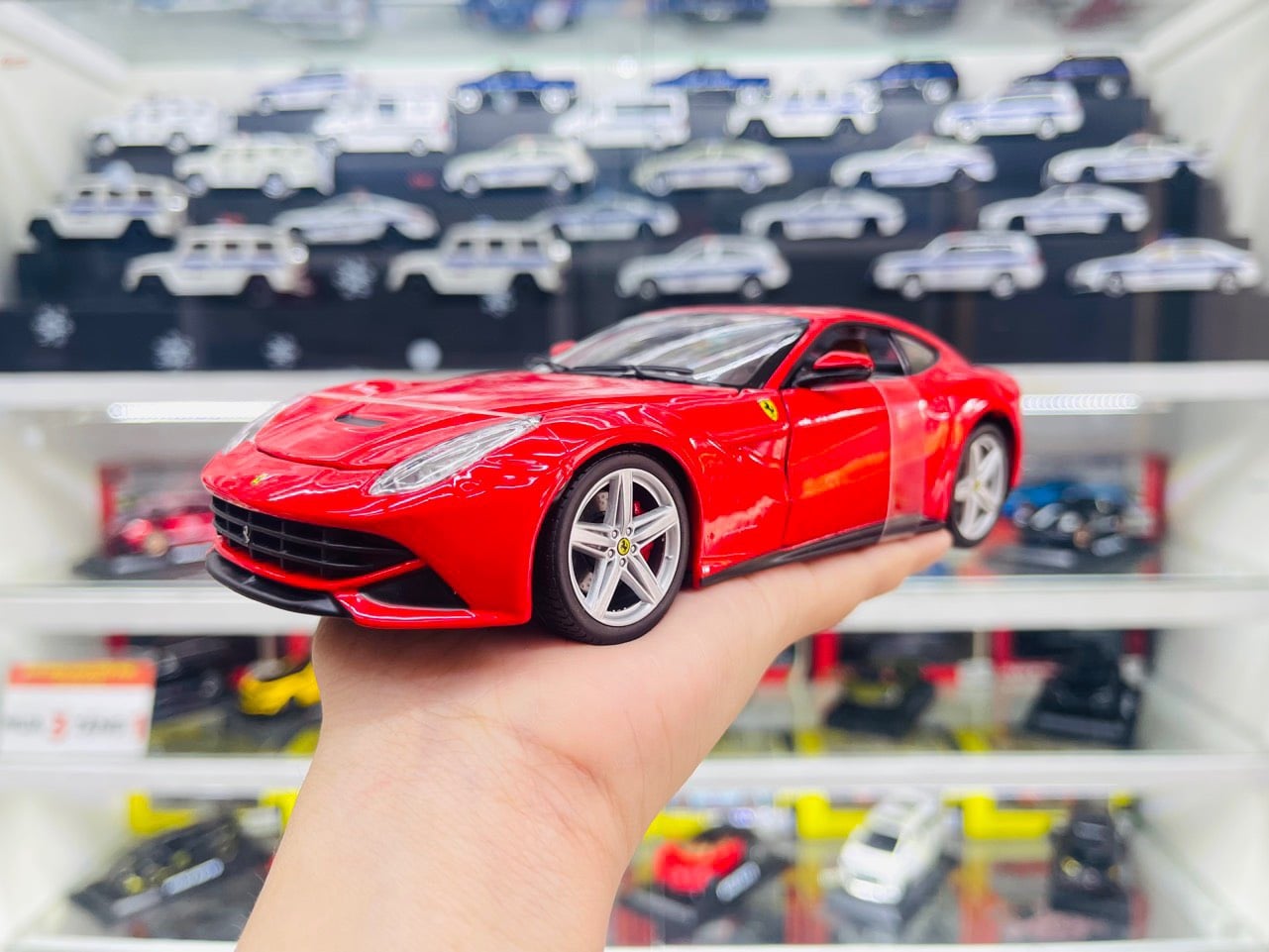  Mô hình xe Ferrari F12 Berlinetta Red 1:24 Bburago 1307 