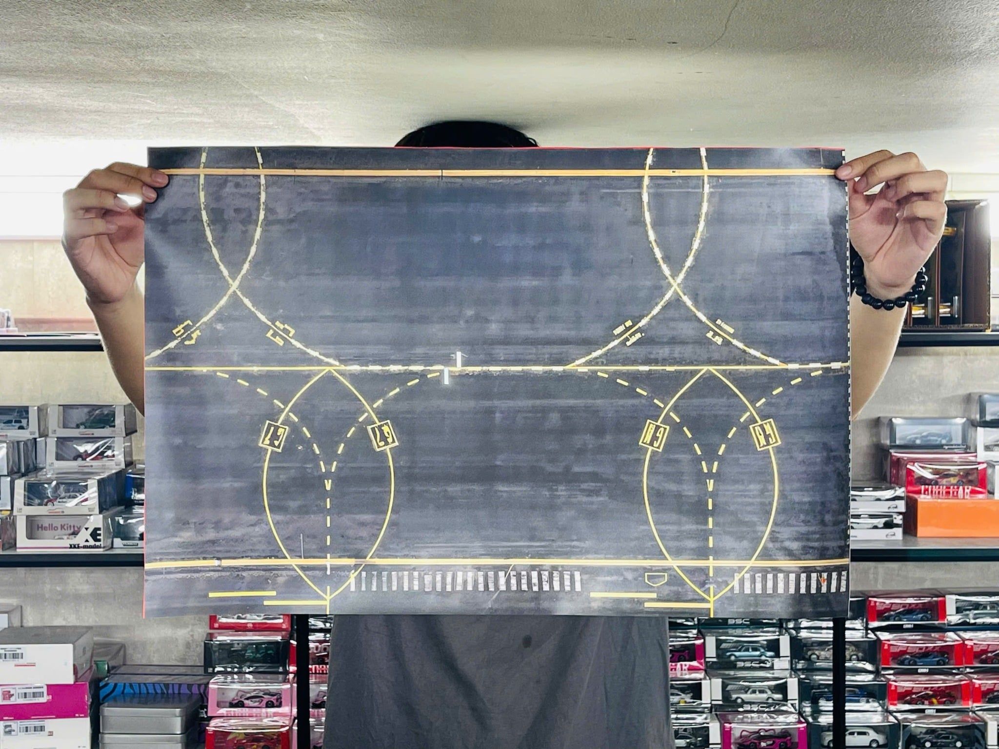  Phụ kiện trưng bày bãi đáp, đường băng chất liệu in pp 40x60cm cán mờ chống nước bụi bẩn dành cho máy bay mô hình nhiều tỉ lệ DR053 