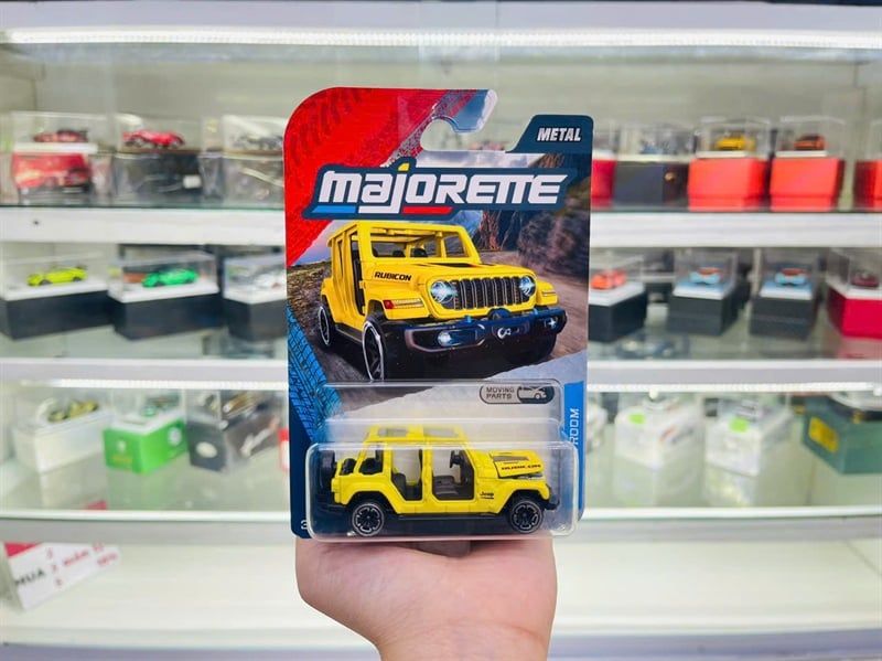  Mô hình xe Showroom Jeep Wrangler Rubicon yellow premium tỉ lệ 1:64 Majorette 8502000000 