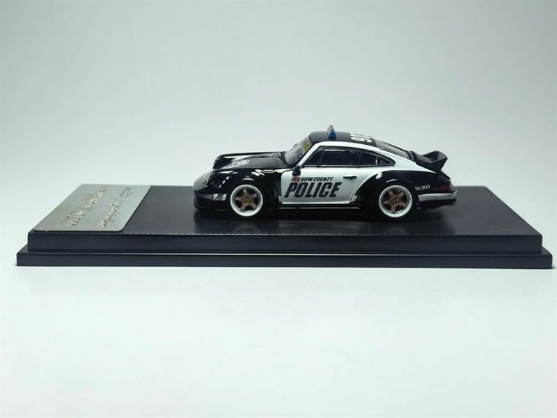  Mô hình xe RWB 964 Duck Wing Police Livery tỉ lệ 1:64 Model Collect OT64774 