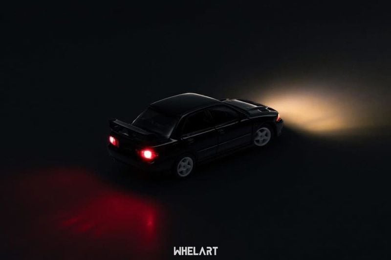  Mô hình xe Mitsubishi Lancer Evolution III, Black có đèn và chìa khóa kèm theo tỉ lệ 1:64 WhelArt H-003B 