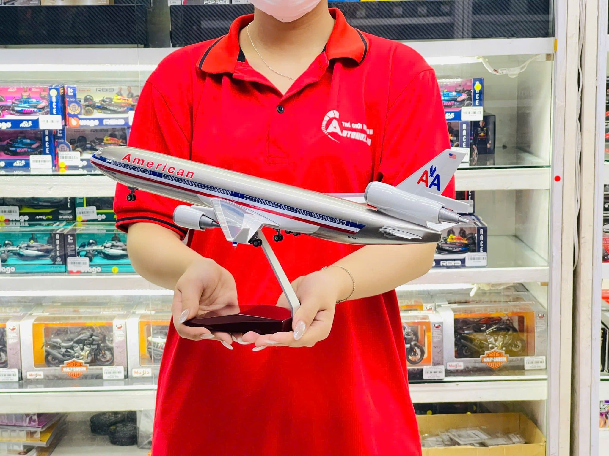  Mô hình máy bay American McDonnell MD-11 có bánh xe kích thước 47cm no led MB47119 
