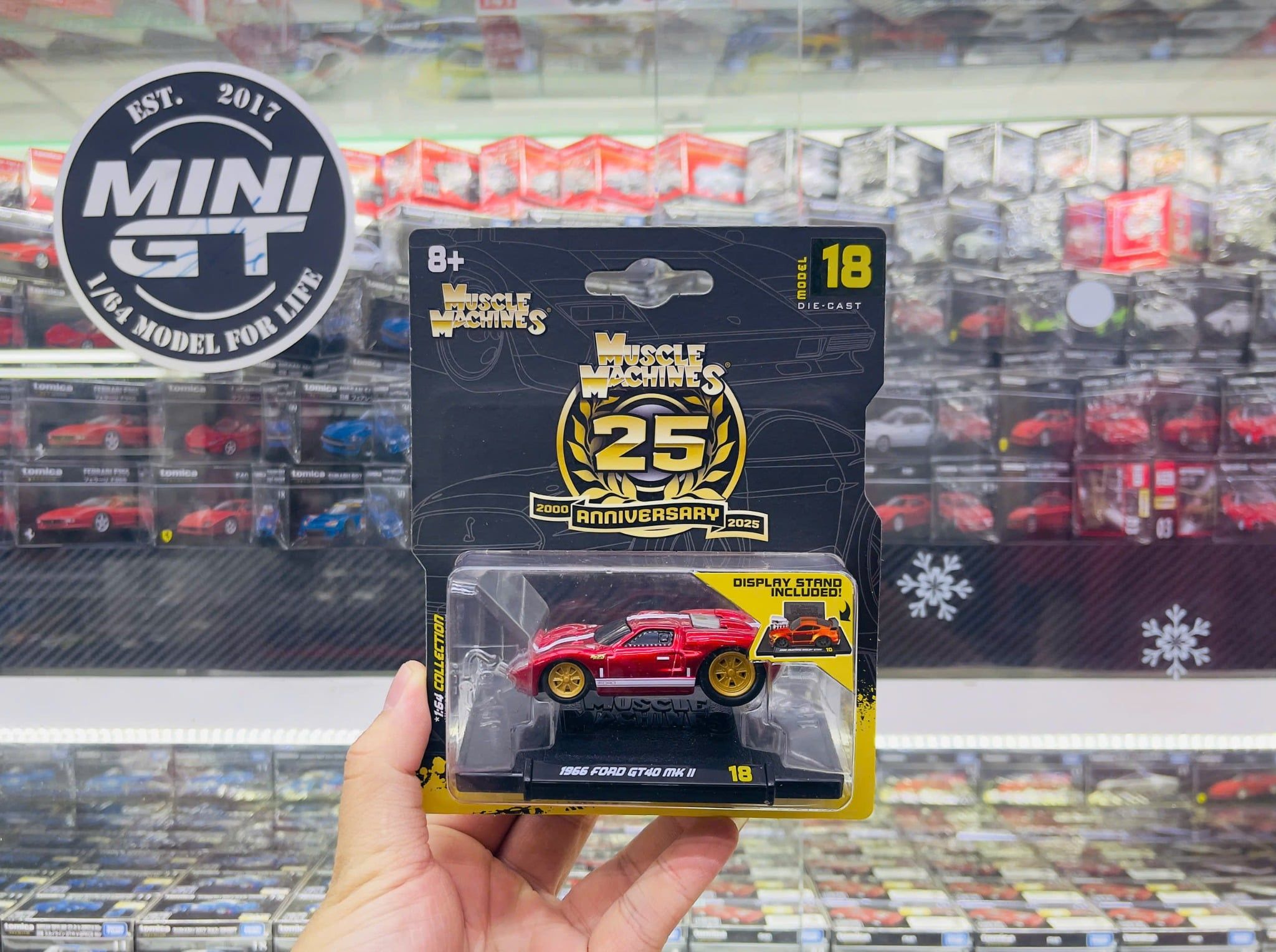  Mô hình xe Ford GT40 MK II 1966 25th anniversary - Muscle Machines bản card tỉ lệ 1:64 Maisto 15536 