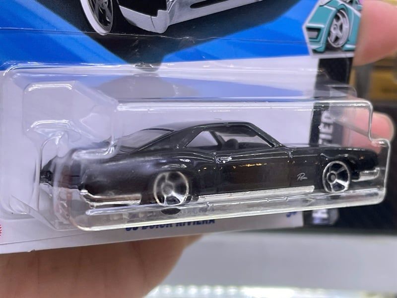  Mô hình xe Buicl Riviera Hotwheels kim loại có bản quyền chính hãng tỉ lệ 1:64 C4982-BK 