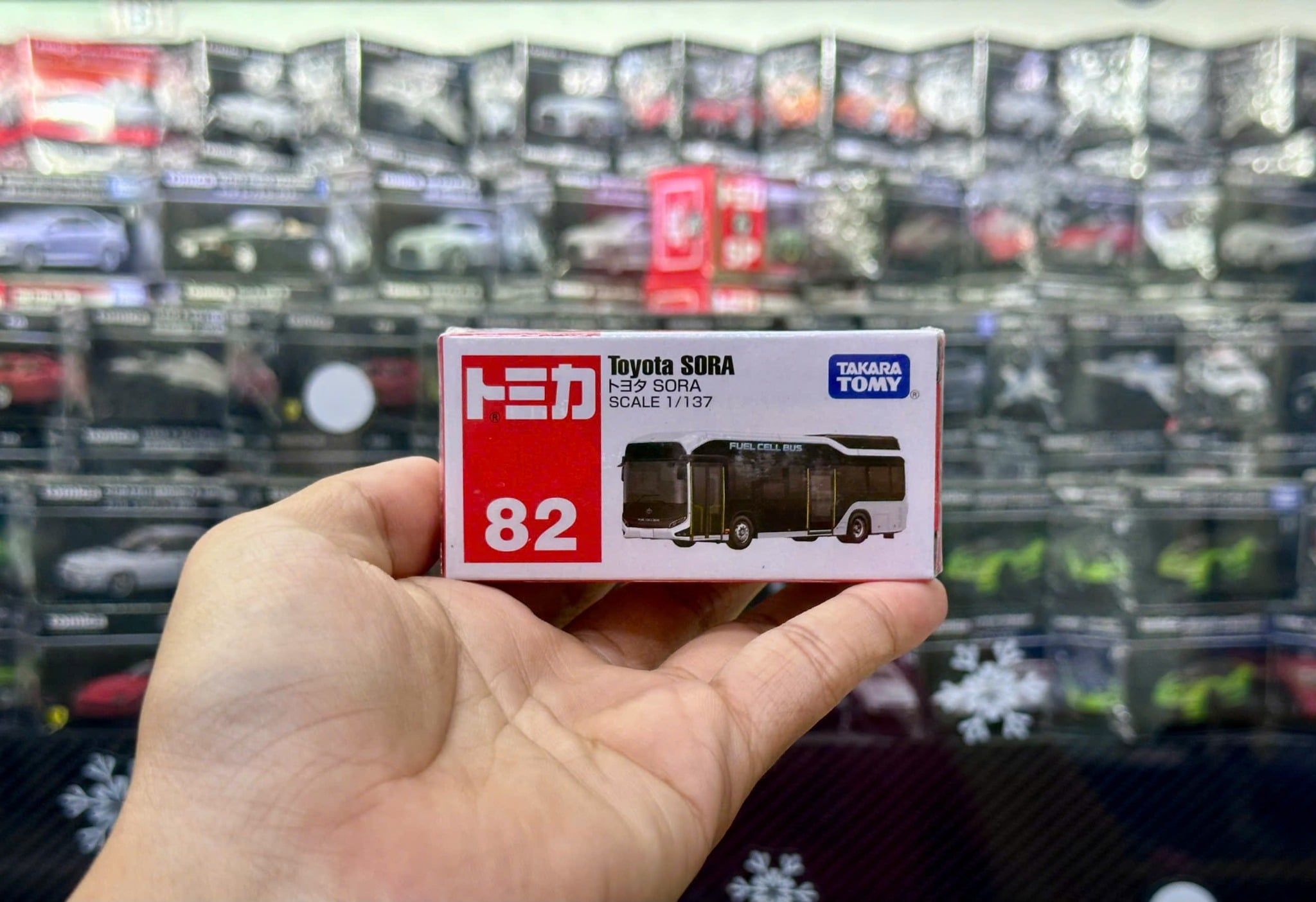  Mô hình xe No. 82 Toyota Sora tỉ lệ 1:137 Tomica 158448 