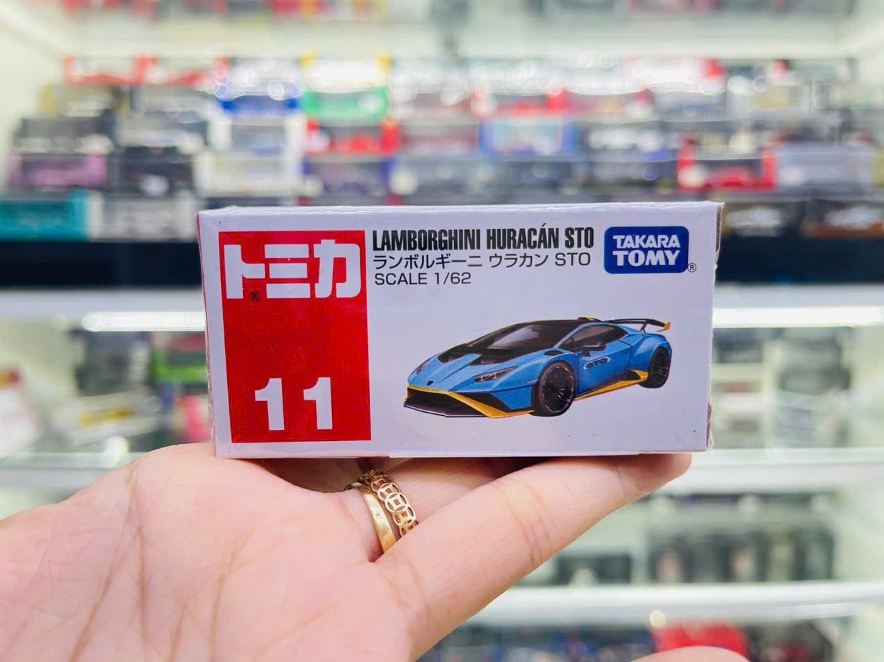  Mô hình xe Lamborghini Huracan STO No.11 tỉ lệ 1:64 Tomica 174783 