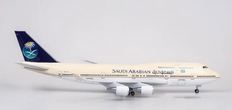  Mô hình máy bay Saudi Arabian Boeing B747 có bánh xe kích thước 47cm no led MB47106 
