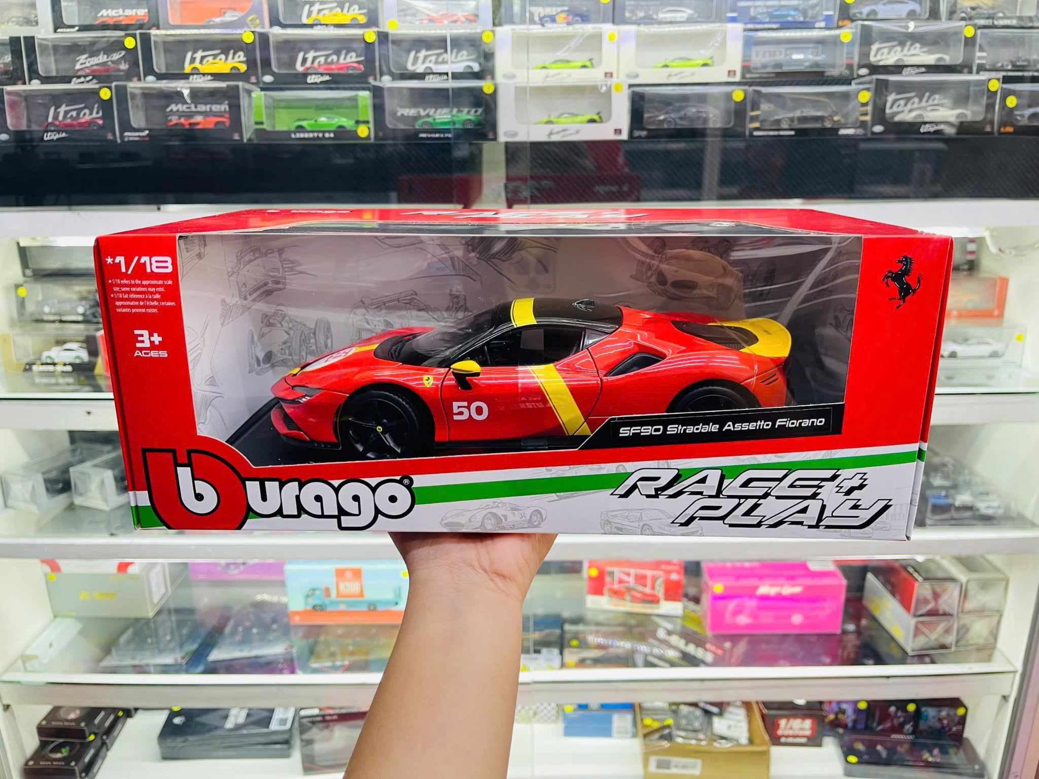  Mô hình xe Ferrari SF90 Stradale Assetto Fiorano tỉ lệ 1:18 Bburago 18-16021 1.339.000 