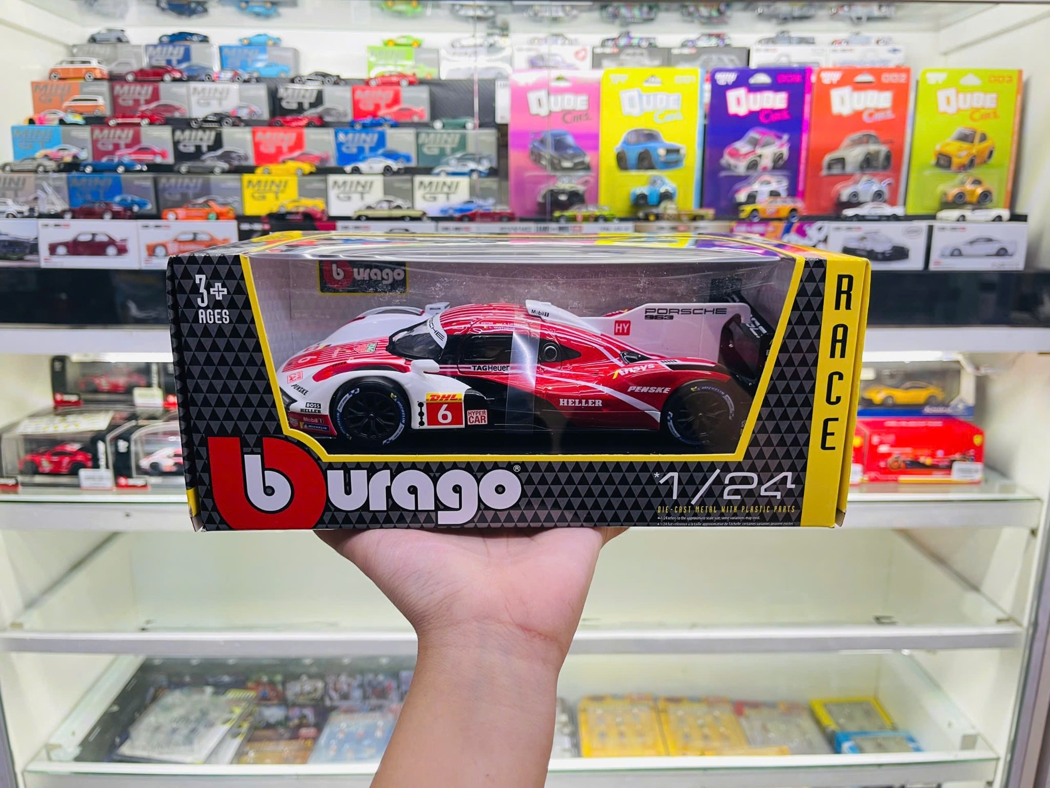  Mô hình xe Porsche 963 #6 có đế tỉ lệ 1:24 Bburago bản quyền chính hãng 18-28042 