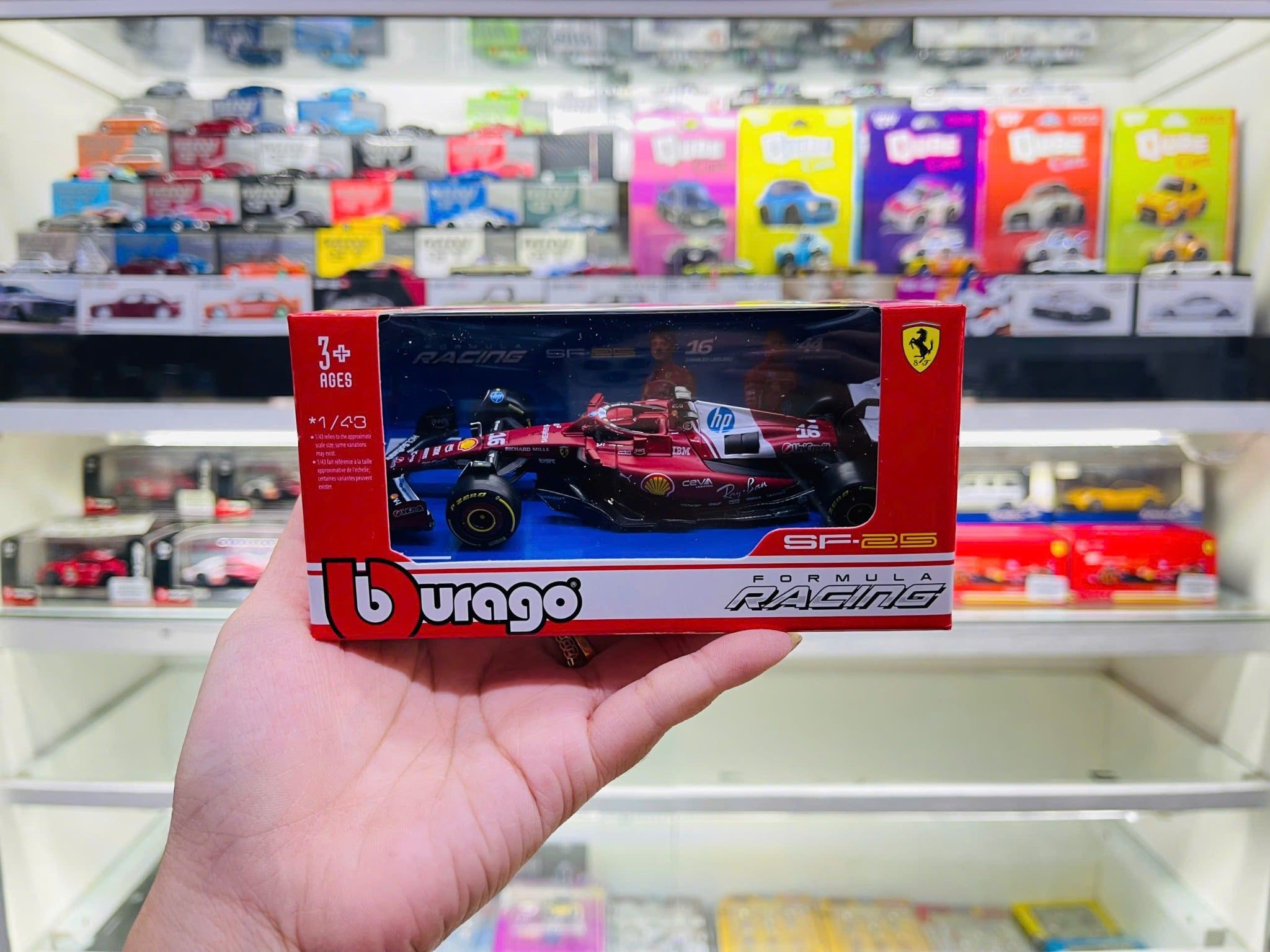  Mô hình xe đua F1 Formula Ferrari SF-25 tỉ lệ 1:43 Bburago 18-36853 
