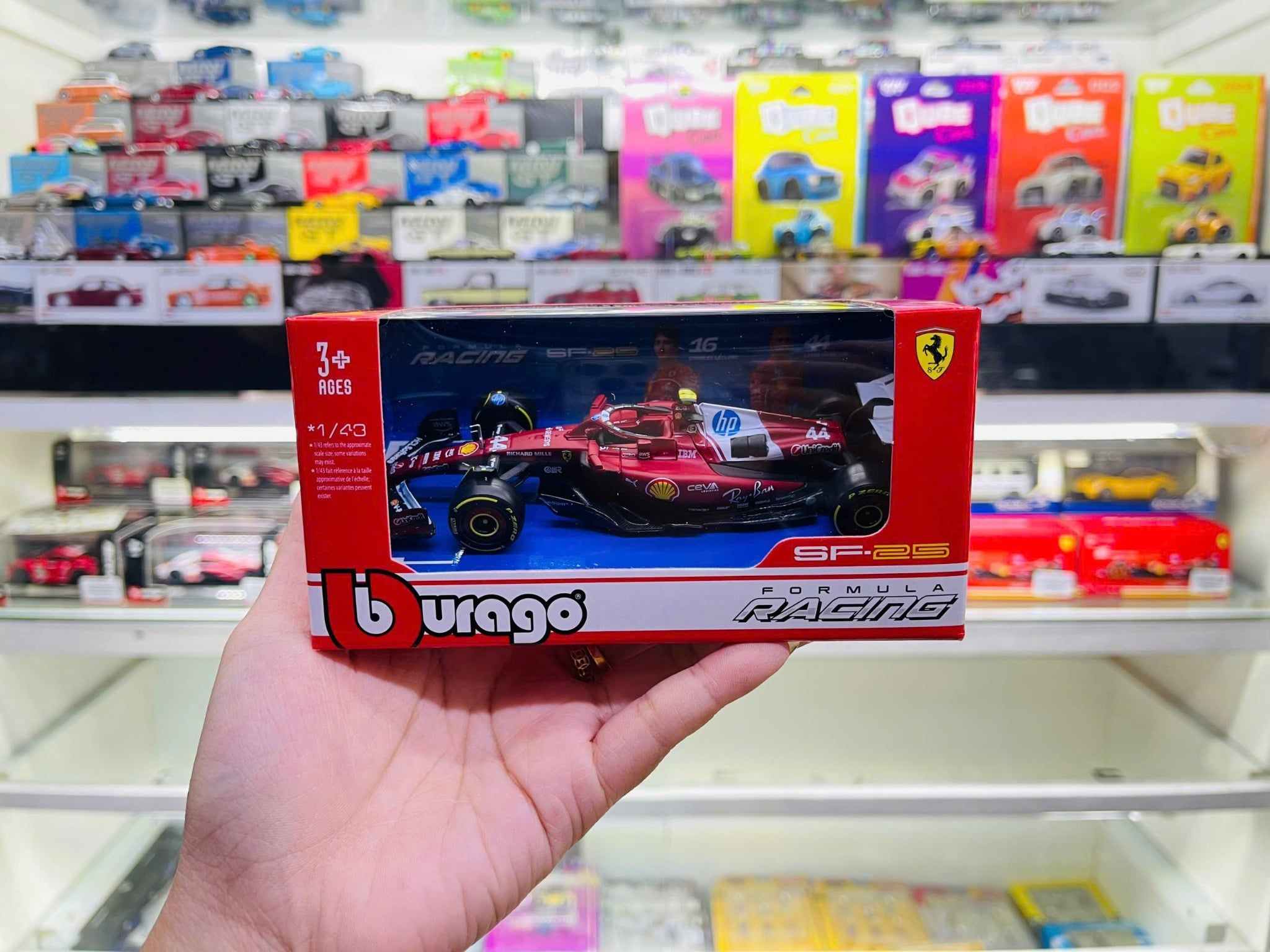  Mô hình xe đua F1 Formula Ferrari SF-25 tỉ lệ 1:43 Bburago 18-36853 