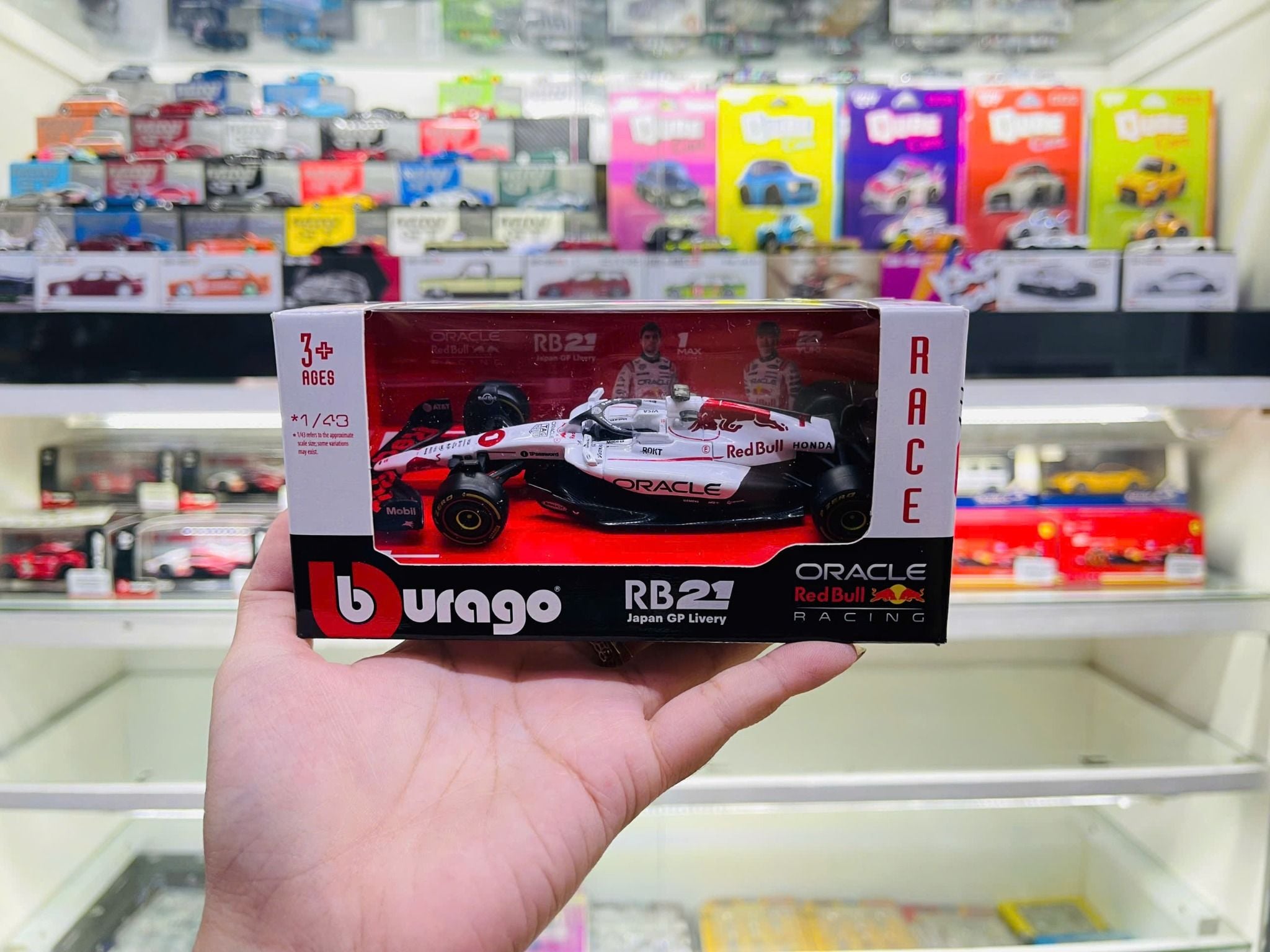  Mô hình xe đua Oracle Red Bull RB21Japan GP Delivery Formula F1 tỉ lệ 1:43 Bburago 18-38233 