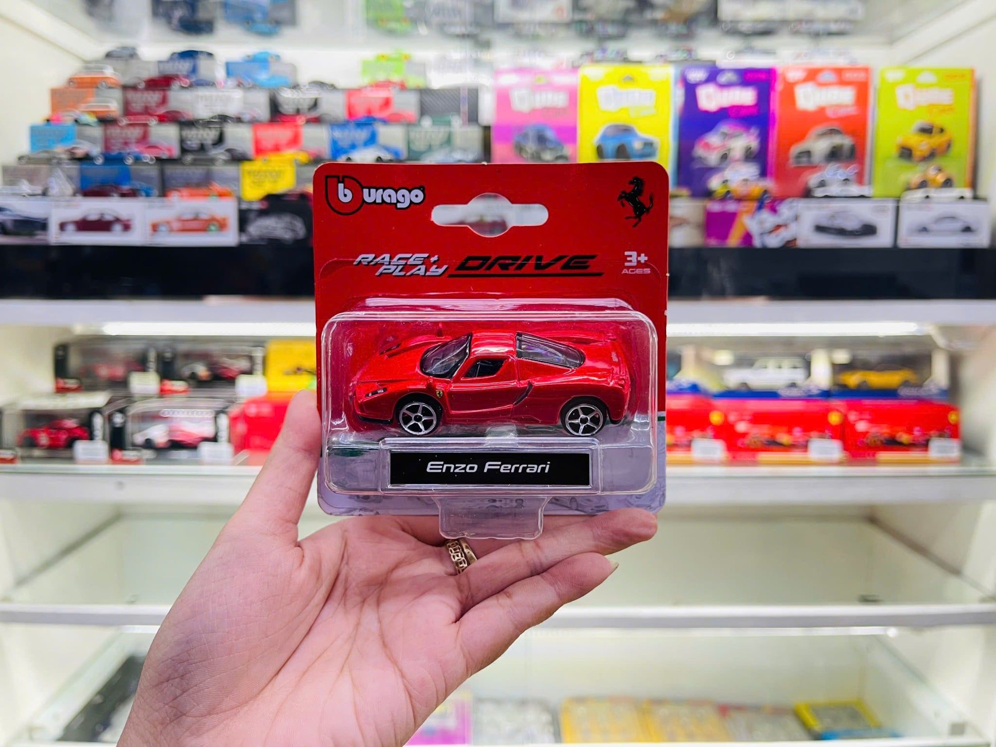  Mô hình xe Ferrari Enzo red bản card Race&play DRIVE tỉ lệ 1:64 Bburago 18-56000 