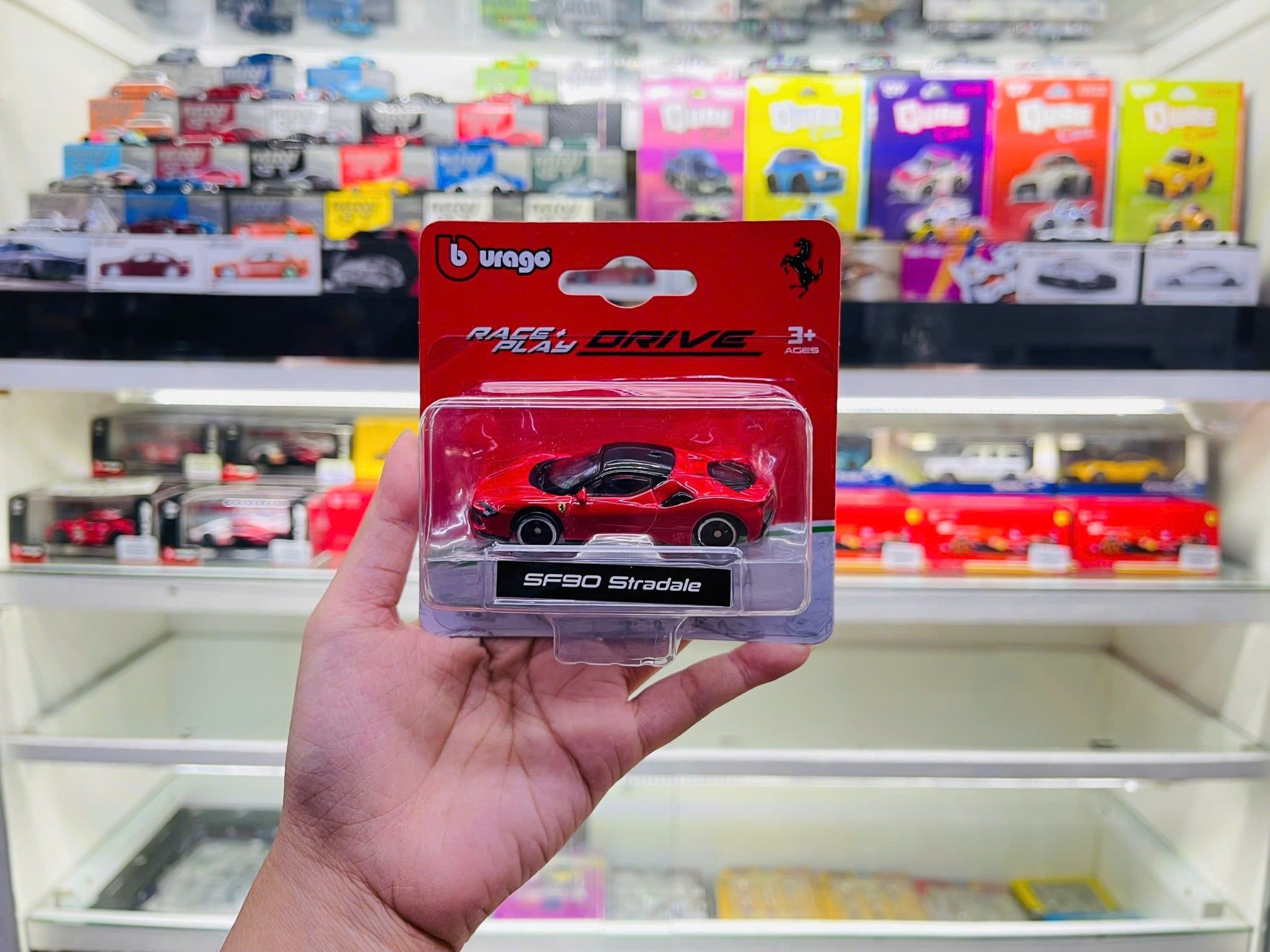  Mô hình xe Ferrari SF90 Stradale red bản card Race&play DRIVE tỉ lệ 1:64 Bburago 18-56000 