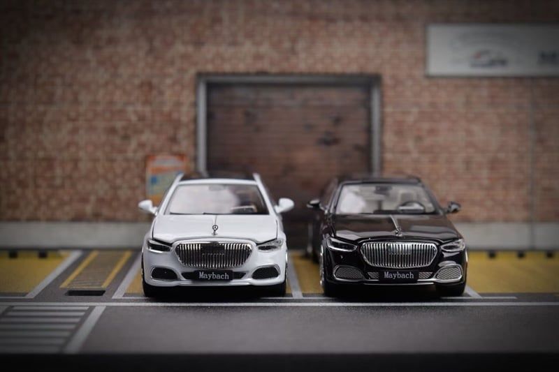  Mô hình xe Maybach S680 luxury white tỉ lệ 1:64 DEcode DE6447002 