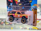 Mô hình xe tải Chevrolet Chevy Blazer 4x4 gold Hotwheels kim loại có bản quyền chính hãng tỉ lệ 1:64 C4982-CV 