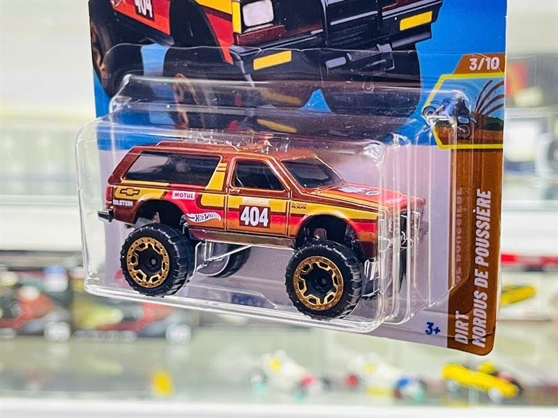  Mô hình xe tải Chevrolet Chevy Blazer 4x4 gold Hotwheels kim loại có bản quyền chính hãng tỉ lệ 1:64 C4982-CV 