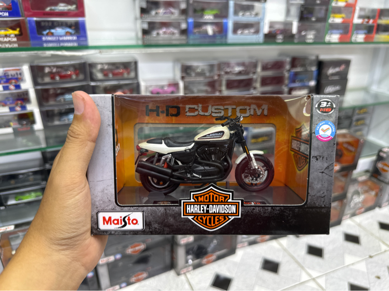  Mô hình Harley Davison 2011 XR1200X WHITE 1:18 Maisto MT18025 