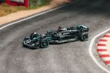  Mô hình xe Mercedes-AMG F1 W14 E Performance Italian Grand Prix 2023 George Russell tỉ lệ 1:64 Tarmac Works T64G-F064-GR2 