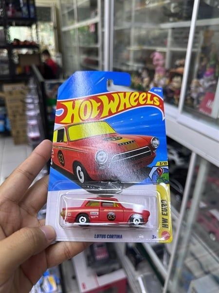  Mô hình xe Lotus Cortina RedHotwheels kim loại có bản quyền chính hãng tỉ lệ 1:64 C4982-LO 