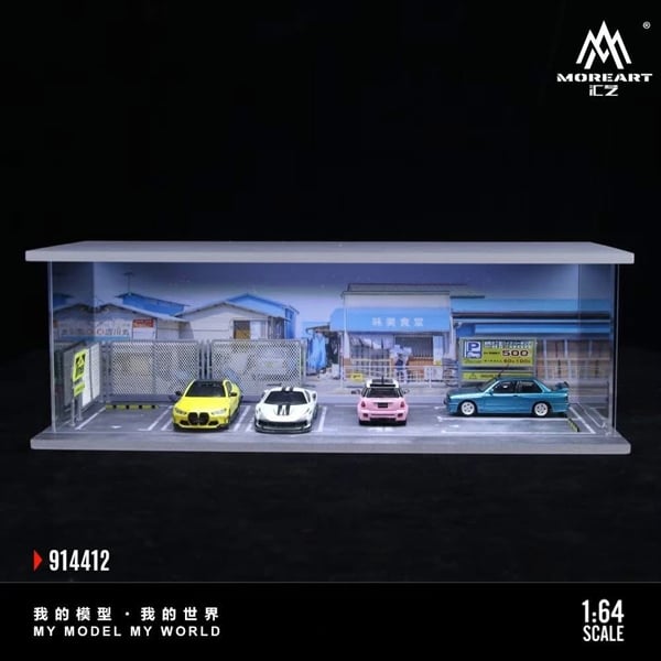  Hộp trưng bày mô phỏng bãi đỗ xe Parking lot - Cafeteria lighting Edition Scene kích thước30cmx13.3cmx10cm tỉ lệ 1:64 MoreArt MO914412 