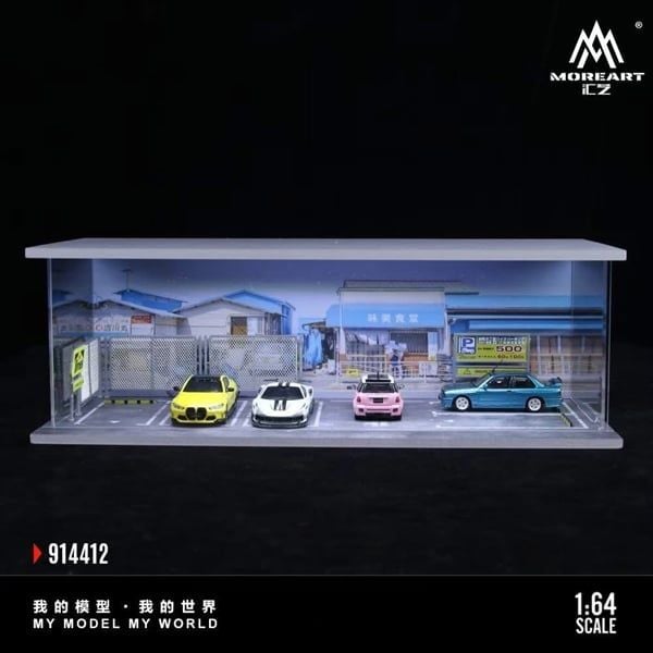  Hộp trưng bày mô phỏng bãi đỗ xe Parking lot - Cafeteria lighting Edition Scene kích thước30cmx13.3cmx10cm tỉ lệ 1:64 MoreArt MO914412 