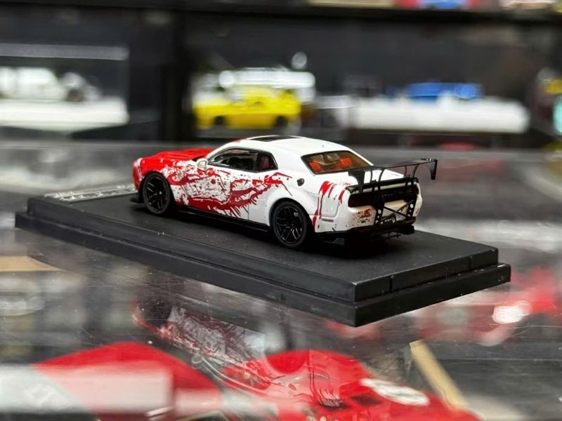  Mô hình xe Dodge Hellcat SRT Thriller Paint mở capo tỉ lệ 1:64 Stance Hunters OT64518 