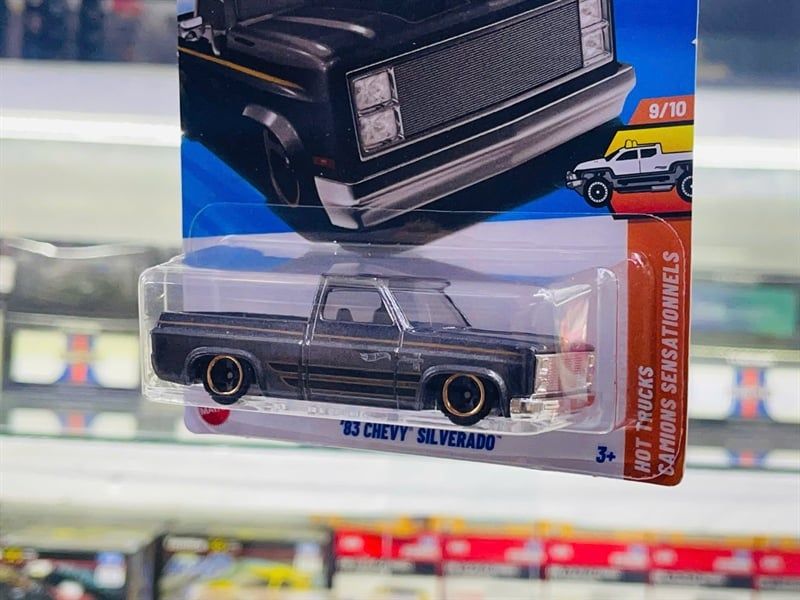  Mô hình xe 83 Chevy Silverado Black Hotwheels kim loại có bản quyền chính hãng tỉ lệ 1:64 C4982-CV 