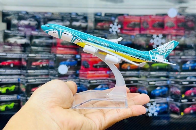  Mô hình máy bay Croatia Airlines Airbus A220-300 kích thước 16cm MB16225 