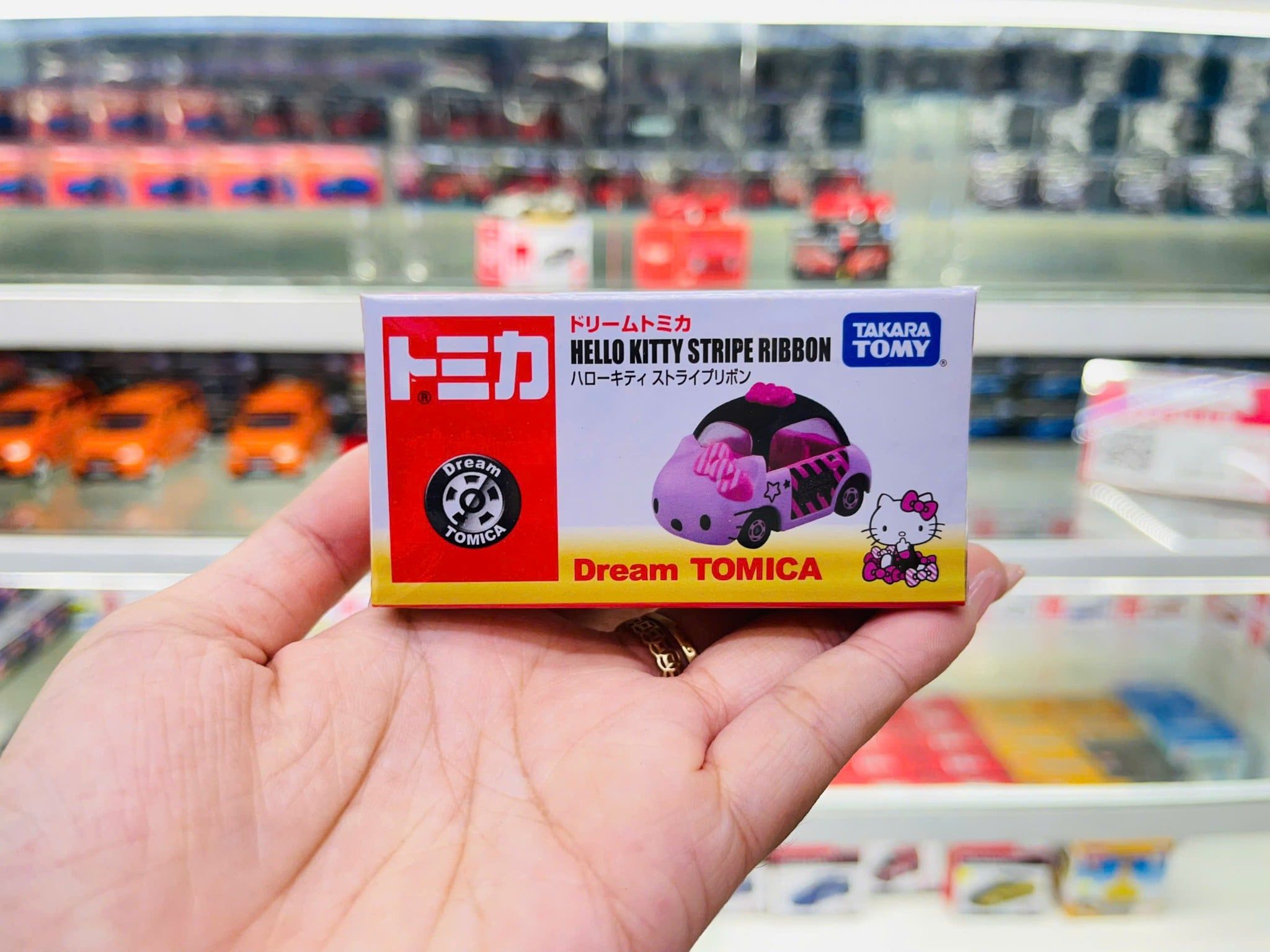  Mô hình xe Tomica Dream Hello Kitty 2 Stripe Ribbon Tomica 499039 
