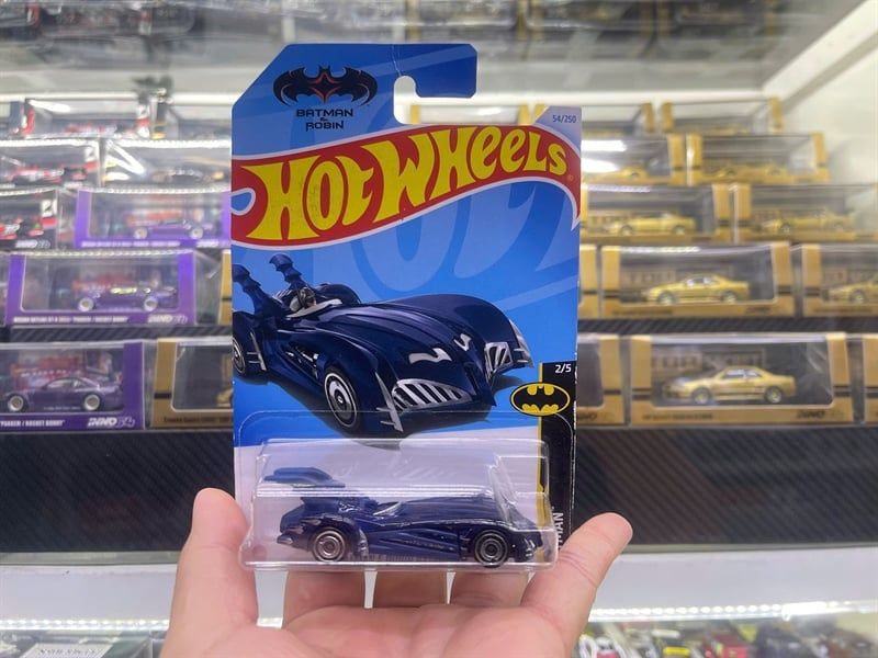  Mô hình xe tải Batmobile Batman & Robin Fantasy Hotwheels kim loại có bản quyền chính hãng tỉ lệ 1:64 C4982-FA 