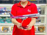  Mô hình máy bay Qatar FiFa World cup 2022 Boeing B777 có bánh xe kích thước 47cm no led MB47109 