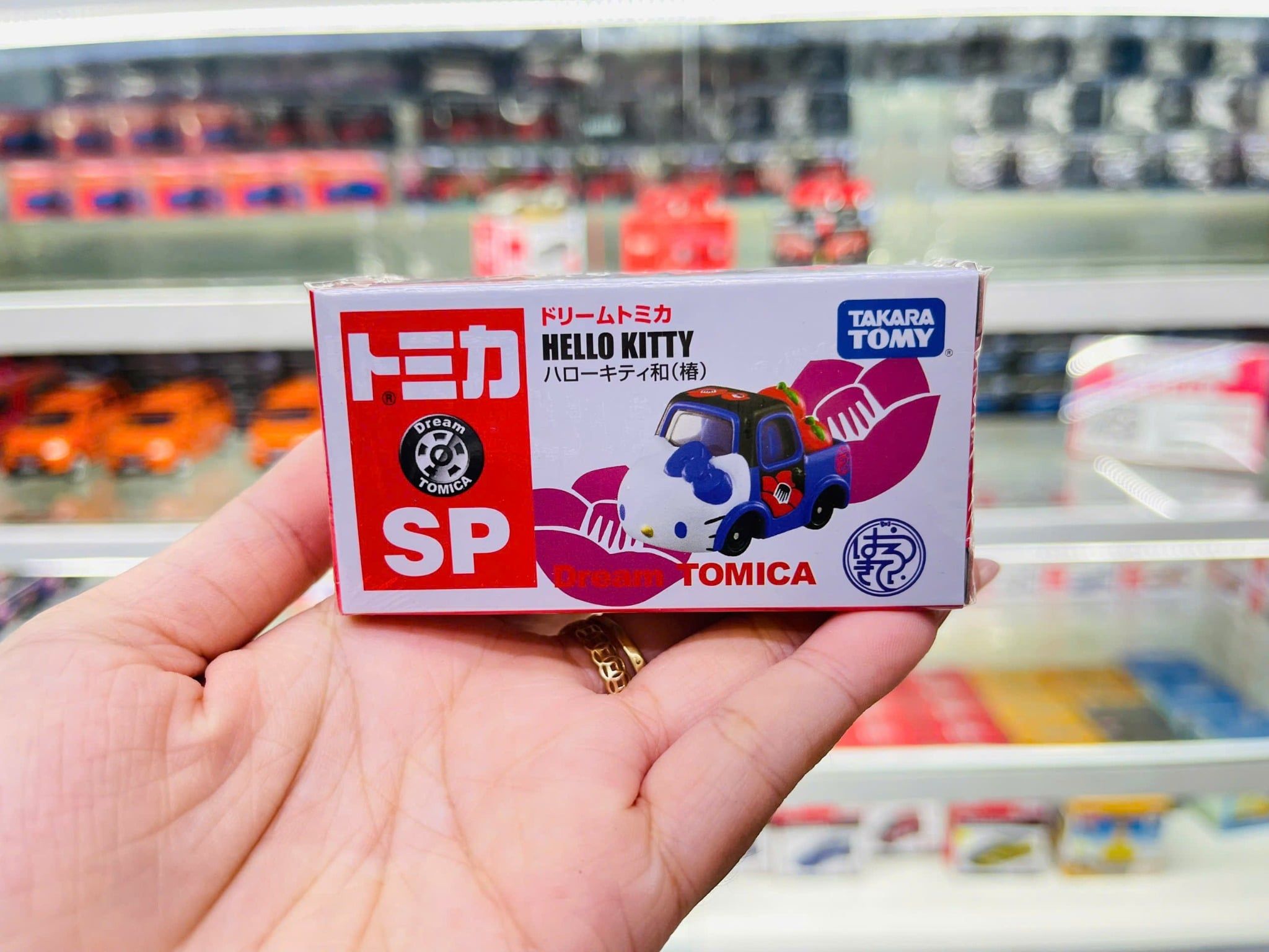  Mô hình xe Dream Tomica SP Hello Kitty Nagomi Camellia Apple (Purple) Tomica 166849 