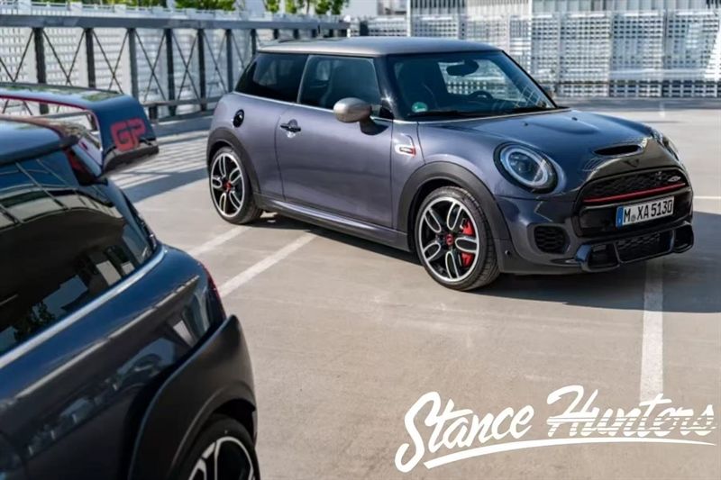  Mô hình xe Mini Cooper JCW (F56) Stance Hunters tỉ lệ 1:64 Alloy model OT64583 