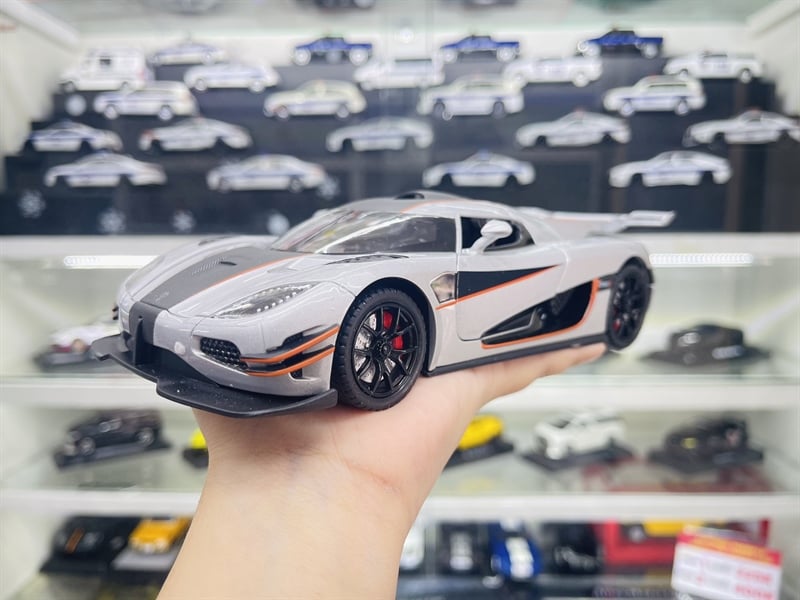  Mô hình xe ô tô Koenigsegg One:1 mở full open - đánh lái được tỉ lệ 1:24 Newao OT313 