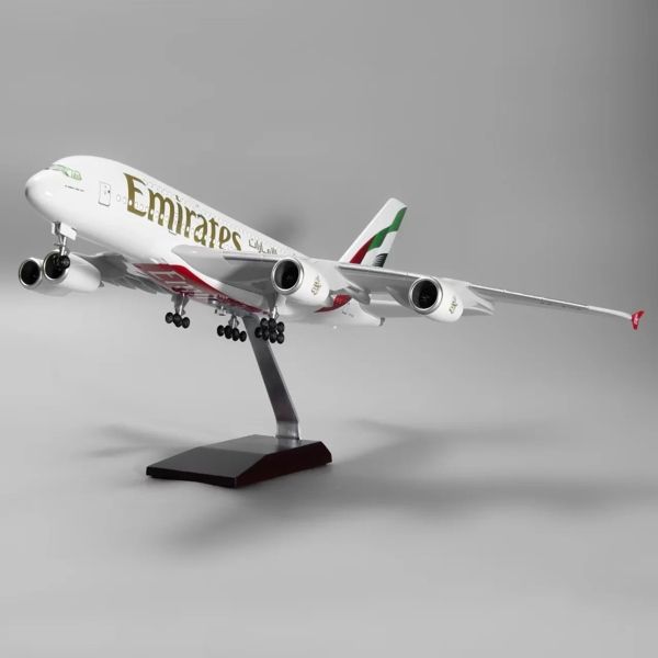  Mô hình máy bay Emirates Airbus A380 có bánh xe kích thước 47cm MB47098 