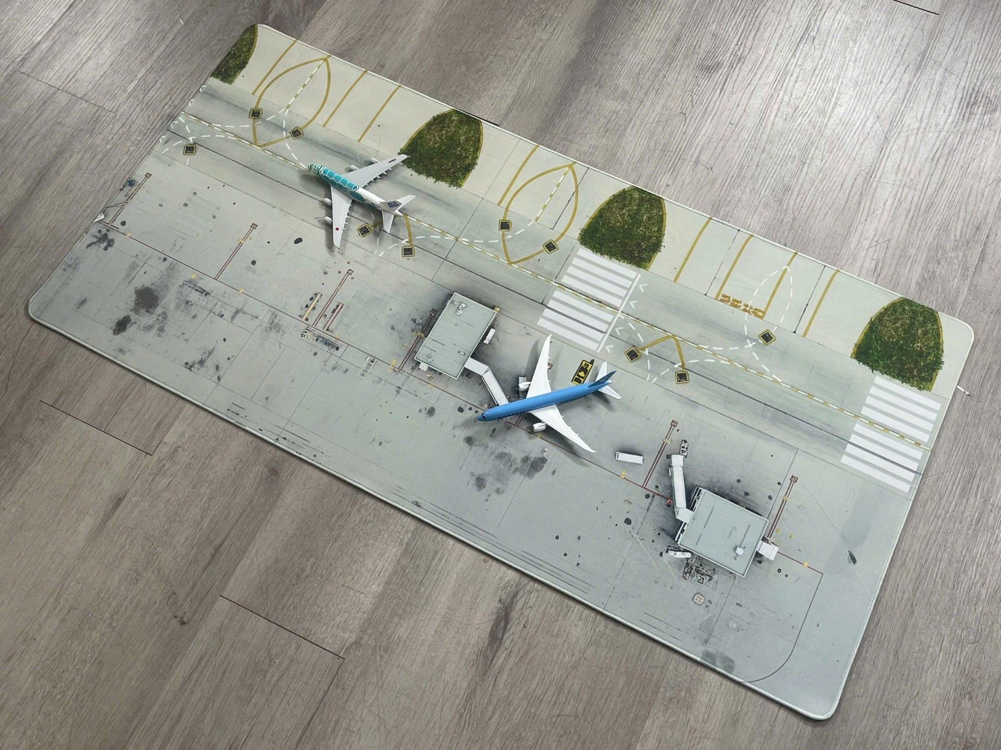  Phụ kiện thảm sa bàn chống trượt mô phỏng diorama đường băng - bãi đáp kích thước 100x50 cho mô hình máy bay Autono1 PT029 