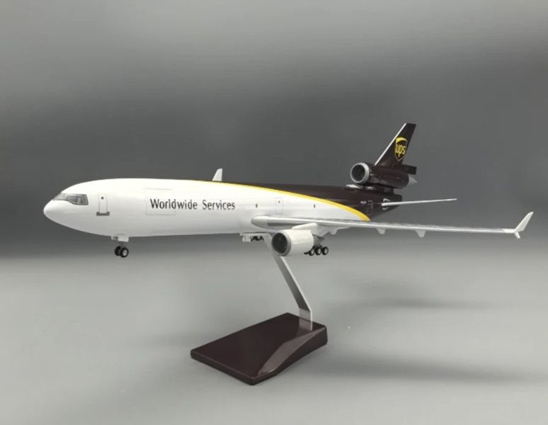  Mô hình máy bay vận chuyển UPS MD-11 có bánh xe kích thước 47cm no led MB47118 