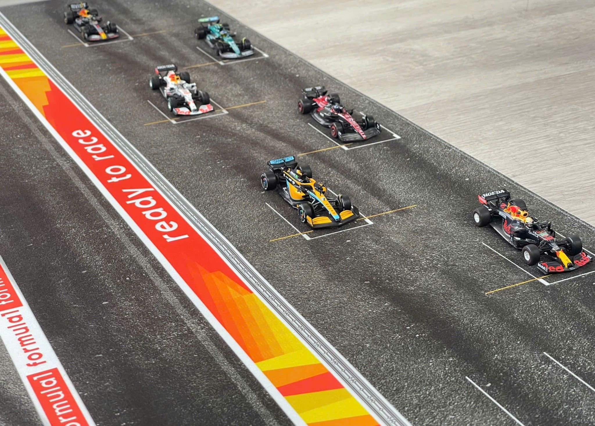  Phụ kiện thảm sa bàn chống trượt mô phỏng diorama đường đua F1 kích thước 60x30 cho mô hình xe 1:64 Autono1 PT031 