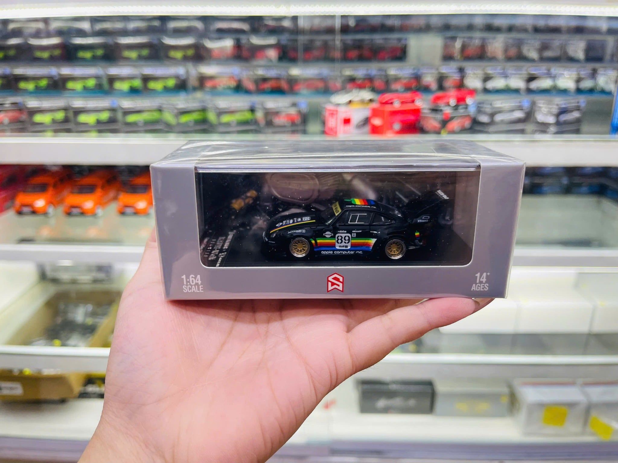  Mô hình xe Porsche RWB 993 Matte Black Apple track paint tỉ lệ 1:64 Street Weapon OT64681 