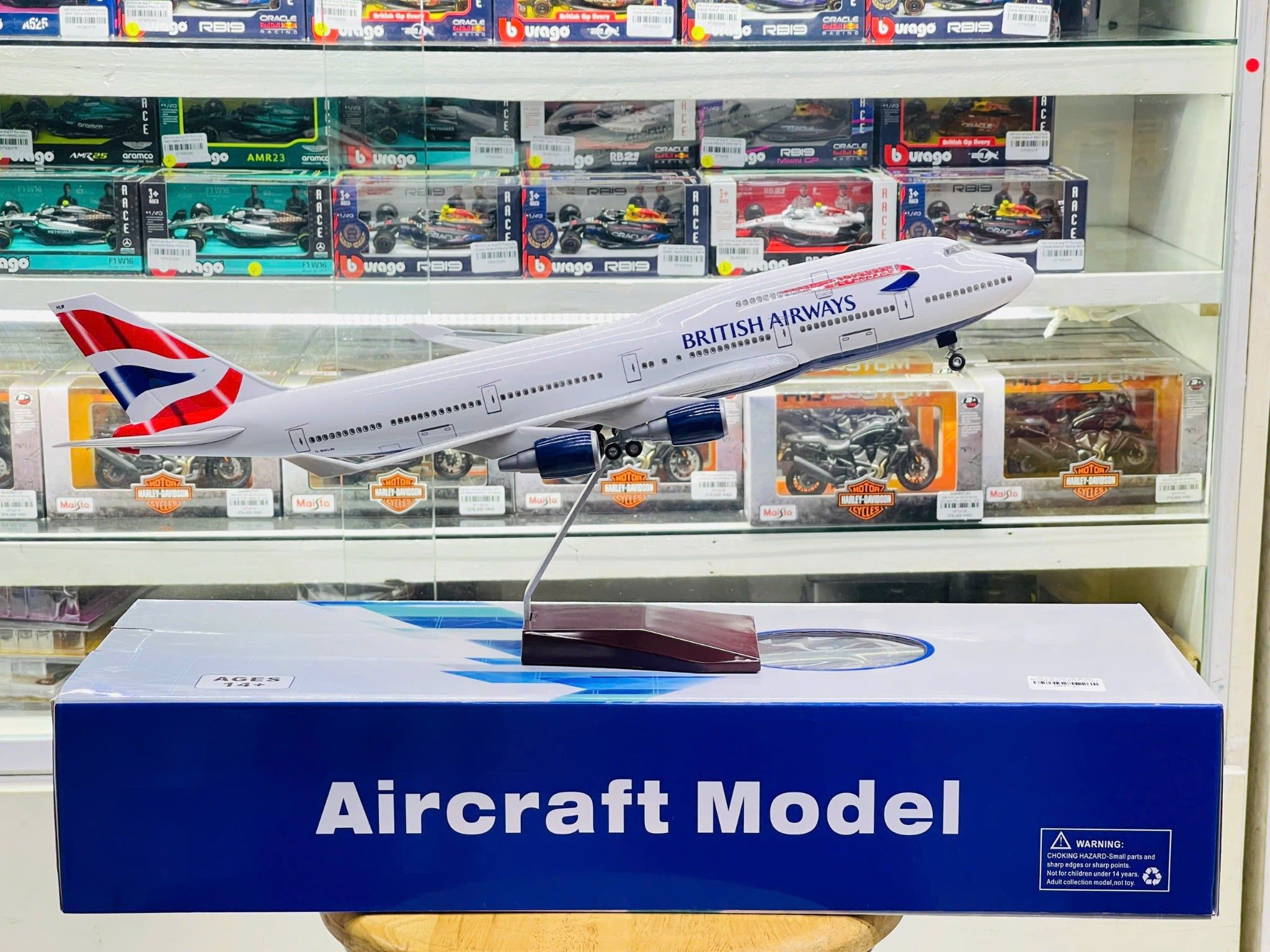  Mô hình máy bay British Airways Boeing B747 có bánh xe kích thước 47cm no led MB47107 