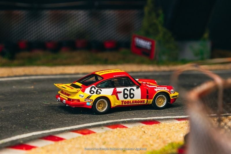  Mô hình xe Porsche 911 Carrera RSR 3.0 24h Le Mans tỉ lệ 1:64 Tarmac Works T64S-024-74LM66 