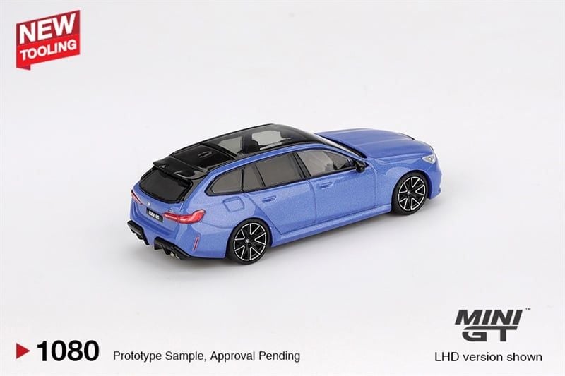  Mô hình xe BMW M5 Touring (G99) Marina Bay Blue Metallic tỉ lệ 1:64 MiniGT MGT01080-CH 