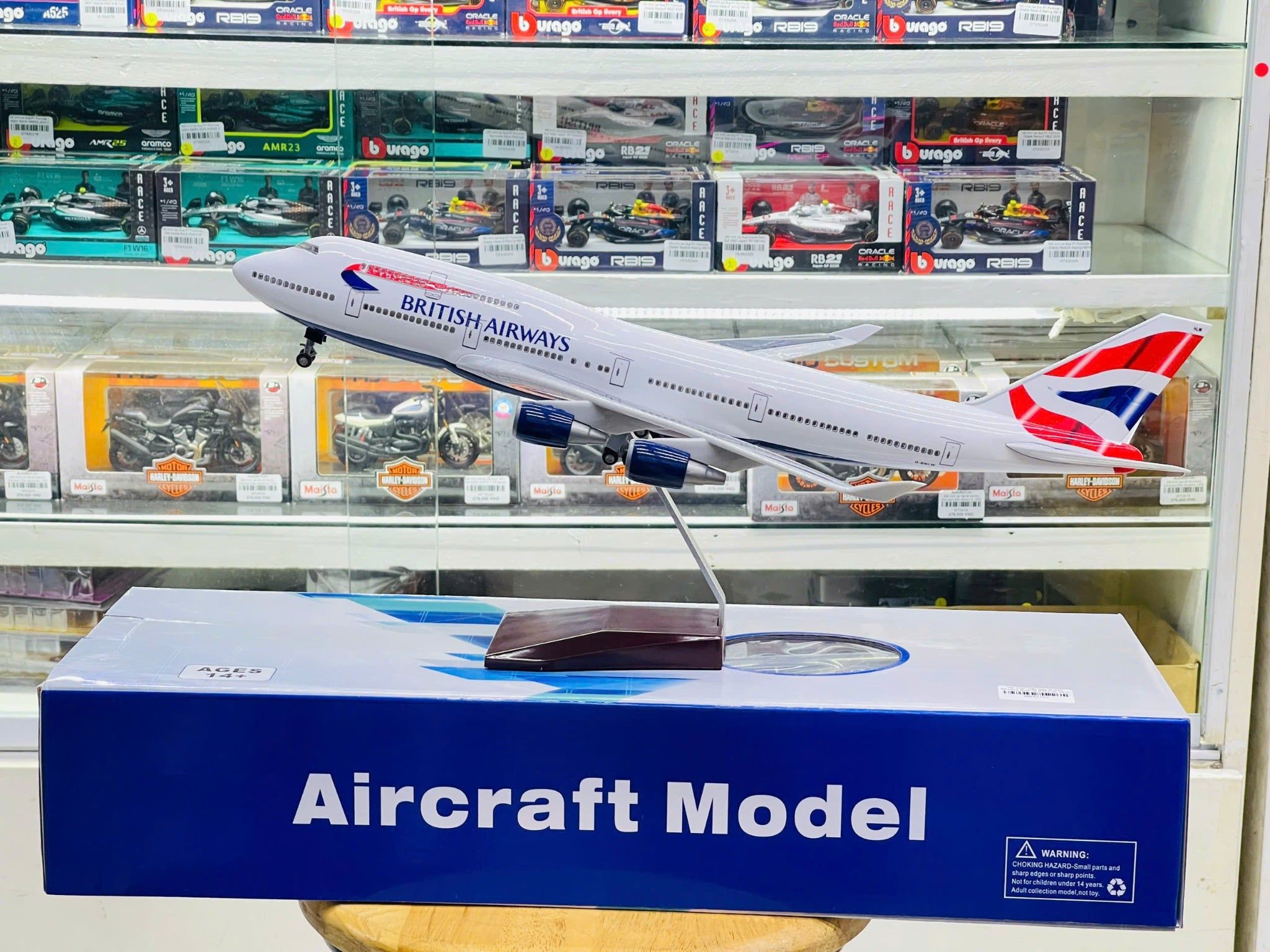  Mô hình máy bay British Airways Boeing B747 có bánh xe kích thước 47cm no led MB47107 